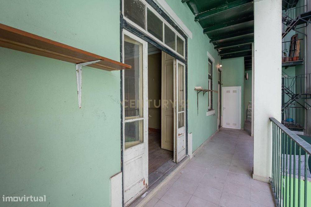 Charme Clássico | 185 m² | Varanda | Estrela - Lisboa