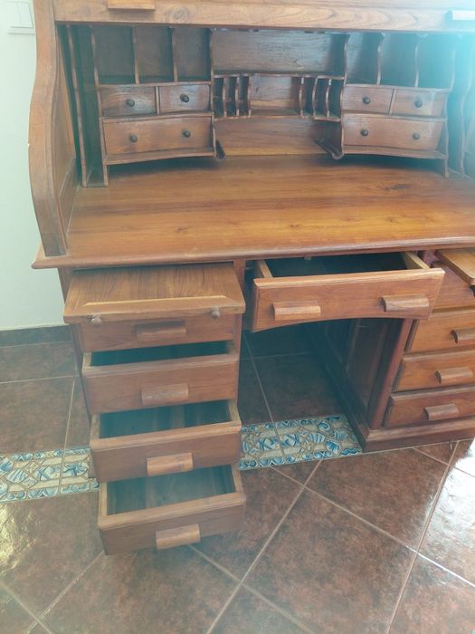 Secretária antiga em madeira maciça