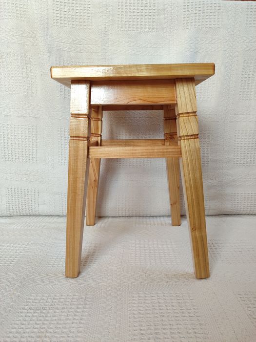 Табуретки   з  дерева