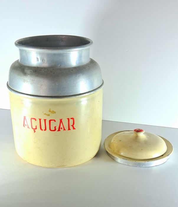 Frasco antigo de alumínio
