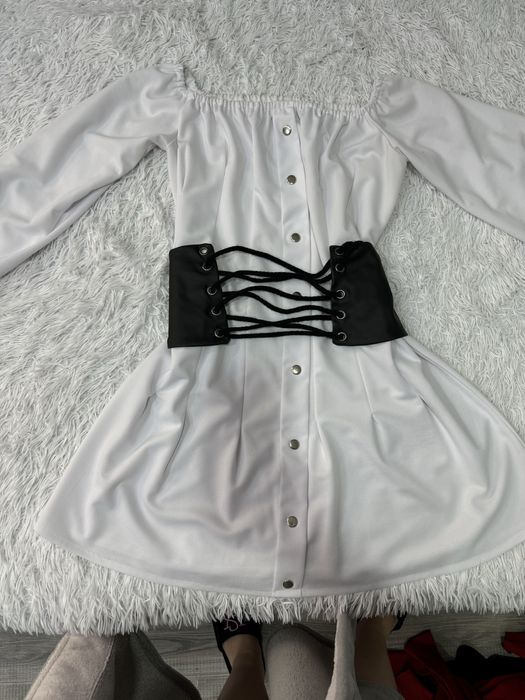 Сукні жіночі.