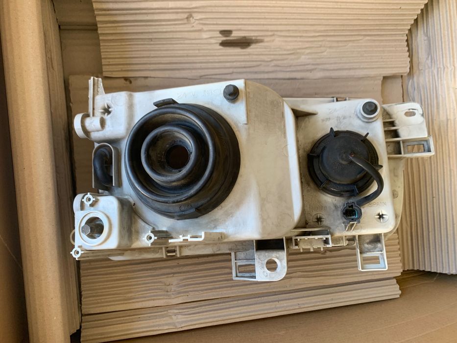 Farol Optica Nissan Vannete Esquerdo