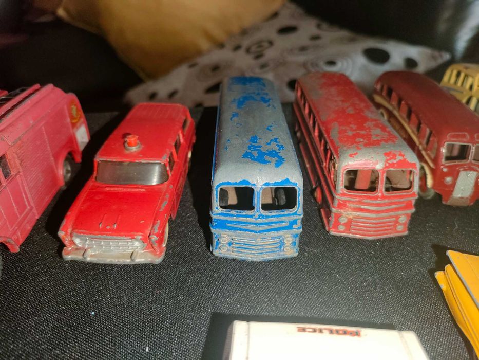 Autocarros Dinkys e Corgi