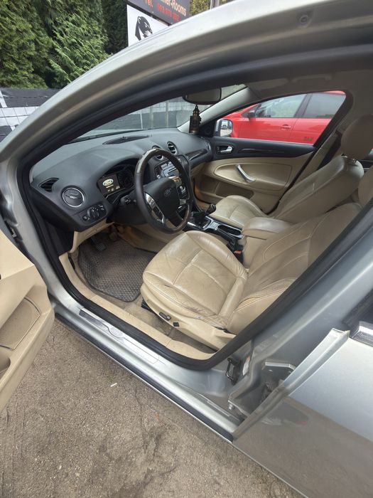 Ford Mondeo Mk4.