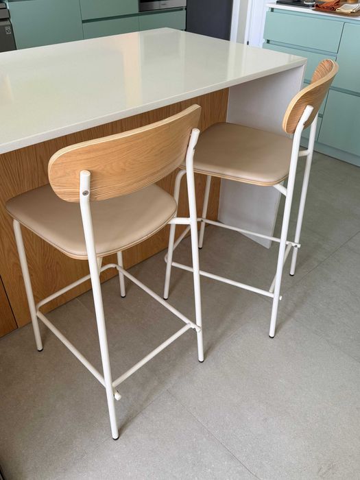 2 Bancos alto Sklum Wilpier 65cm madeira e ferro (como novo)