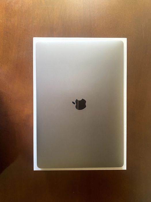 MacBook Pro 15" - COMO NOVO