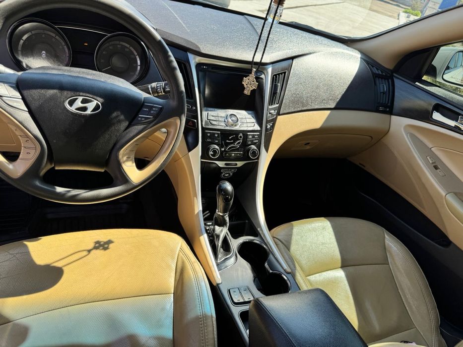 Hyundai  Sonata 2013