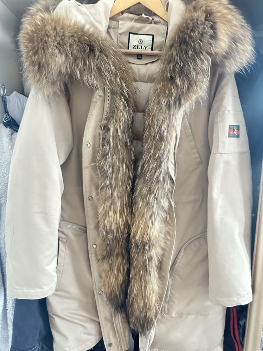 Продам парку з натуральним хутром