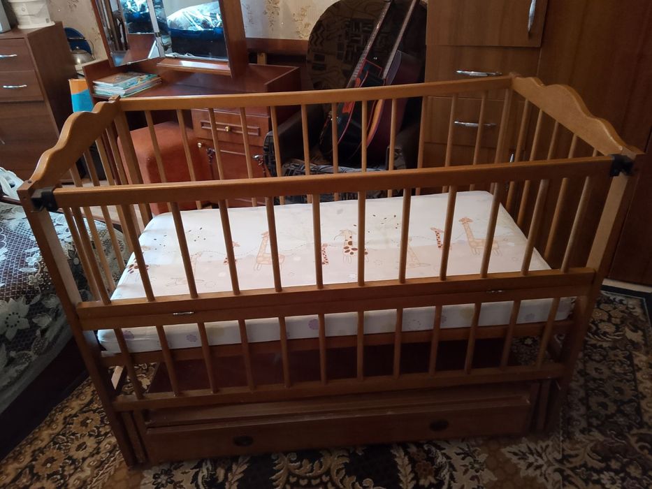 Продам колиску з відкидною боковиною