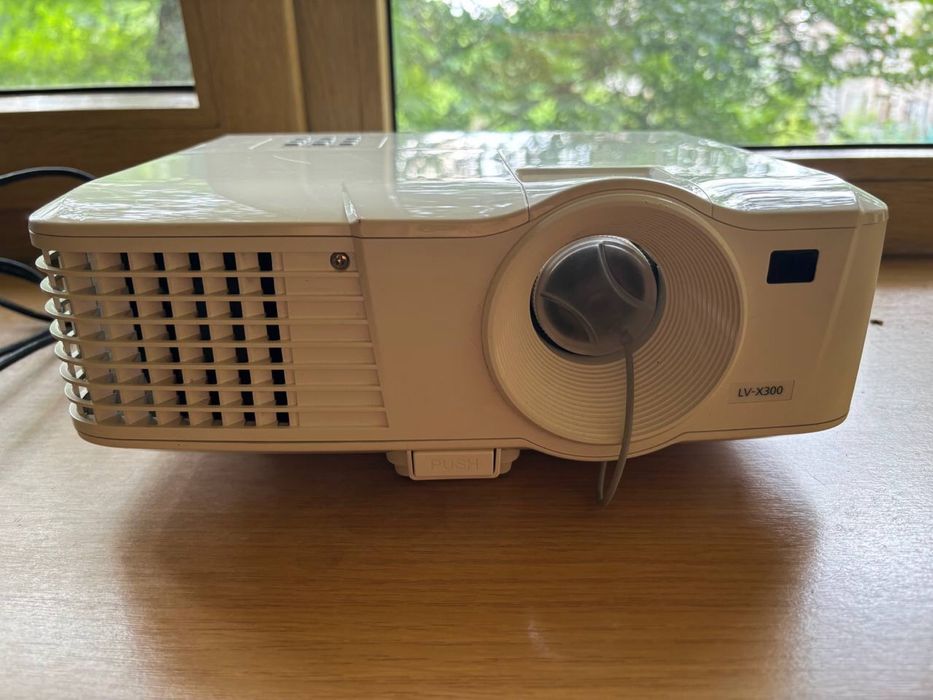 Проектор Canon LV -X300