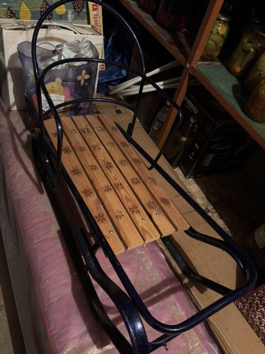 Дитячі санчата із переставною ручкою-штовхачем