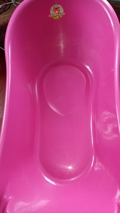 Дитяча ванночка для купання.