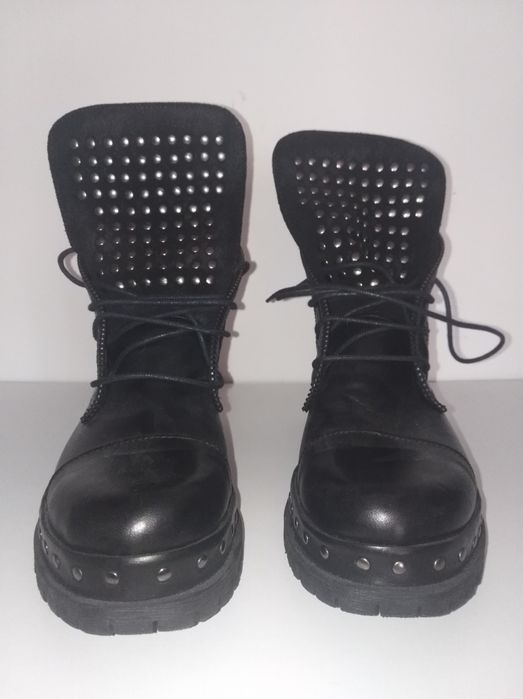 Botas em pele sem uso tamanho 39