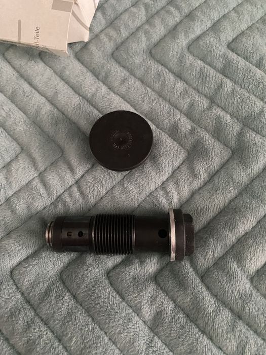 Натяжиьель цепи ГРМ  Mercedes A 272 050 08 11