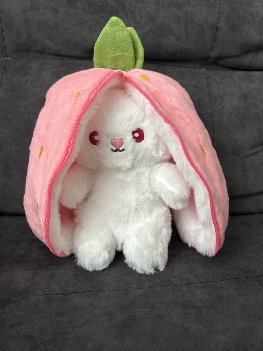 Зайчик у полуниц, кролик у полуниці - Мила м’яка іграшка на подарунок