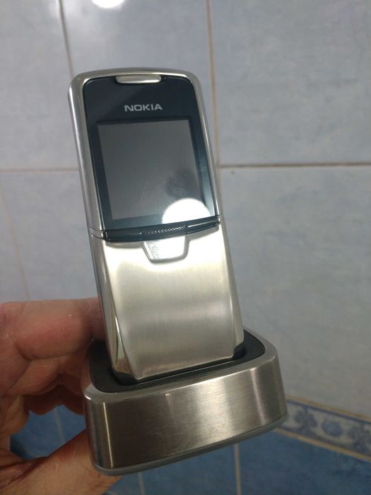 Nokia 8800 classic.