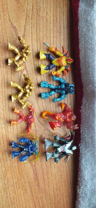 26 figurek zabawek