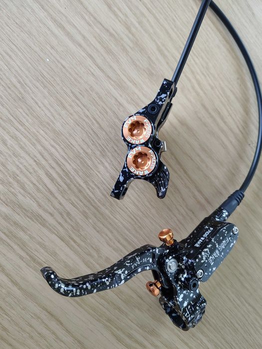 Nowe hamulce rowerowe hydrauliczne 4-tłoczkowe Frog Wake FV4 tył i przód