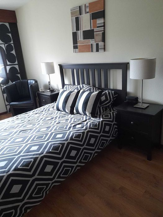 Cama de casal Ikea Castanha escura