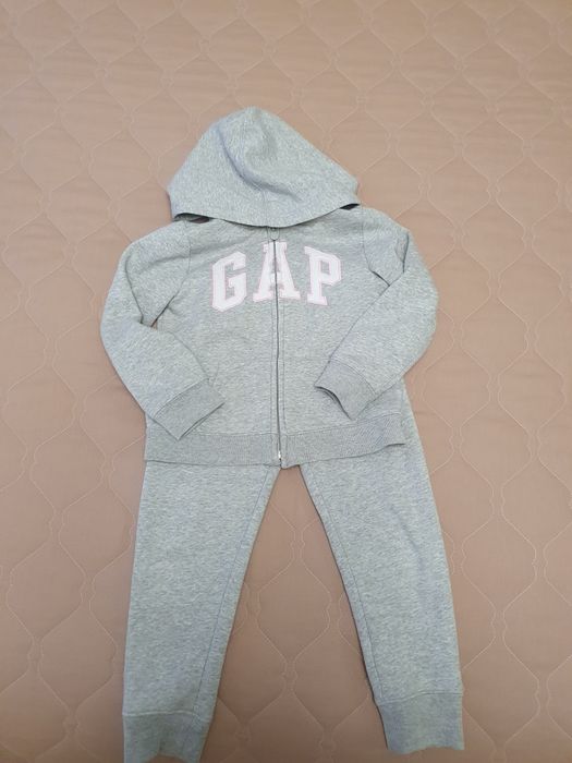 Фірмовий костюм для дівчинки GAP