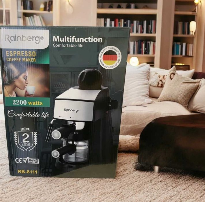 Кавоварка з капучинатором рожкова кавоварка