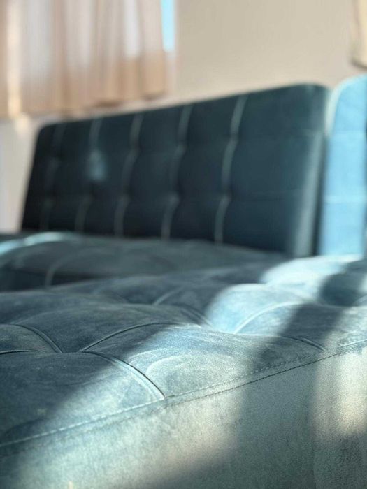 Novo sofá Aroa CheissLounge em veludo azul