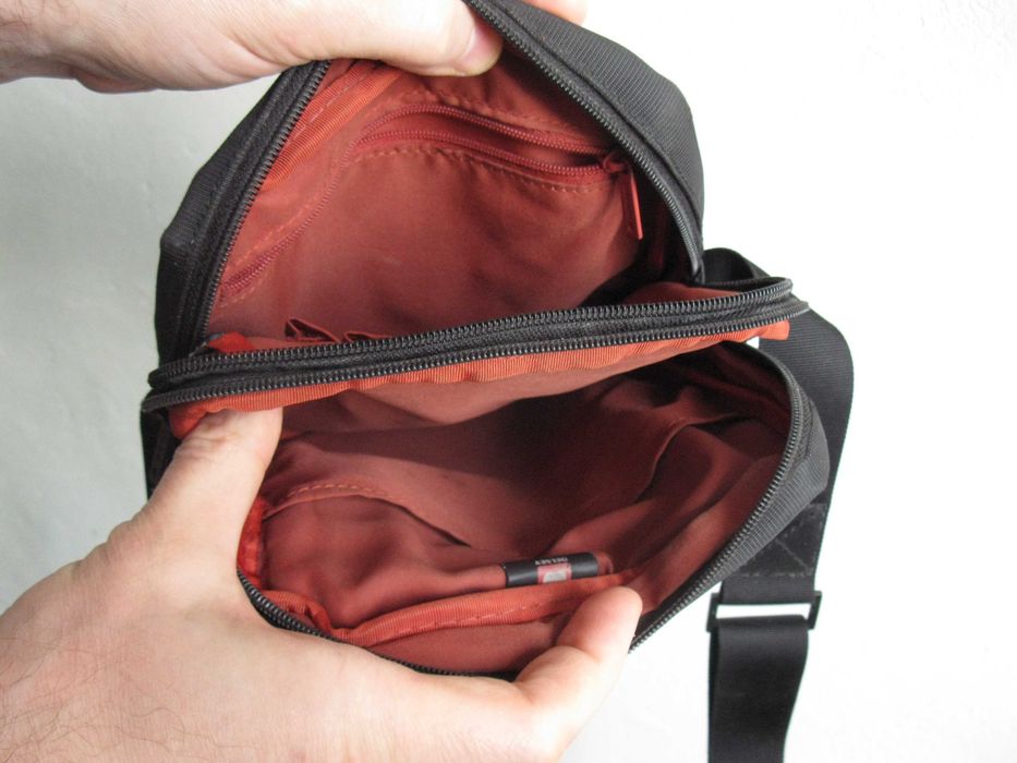 Delsey сумка через плечо с длинным регулируемым ремнём.