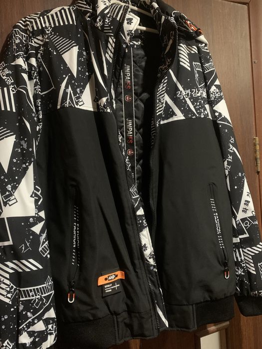 Продам куртку  в новому стані, не носили. Купували в Литві.