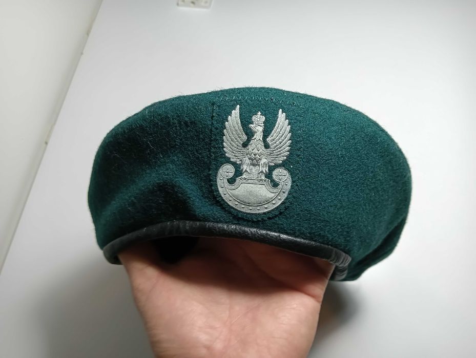 Zielony wojskowy beret WP z orłem Wojska Polskiego