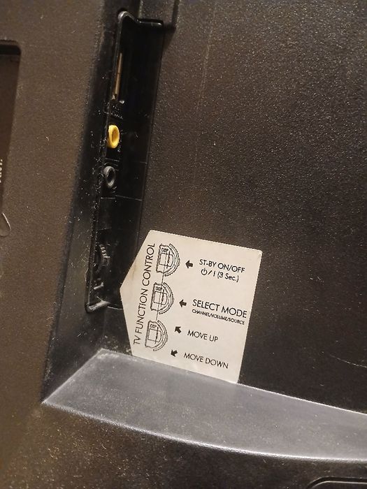 Telewizor Sharp 32" LCD – sprawny, pilot, DVB-T