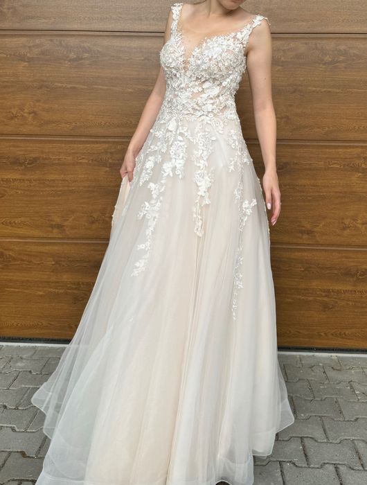 Продаю весільну сукню