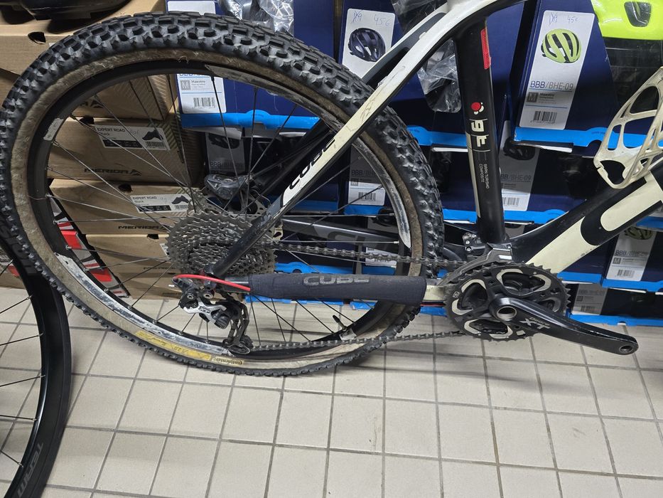 Cube btt m carbono com xt e sid