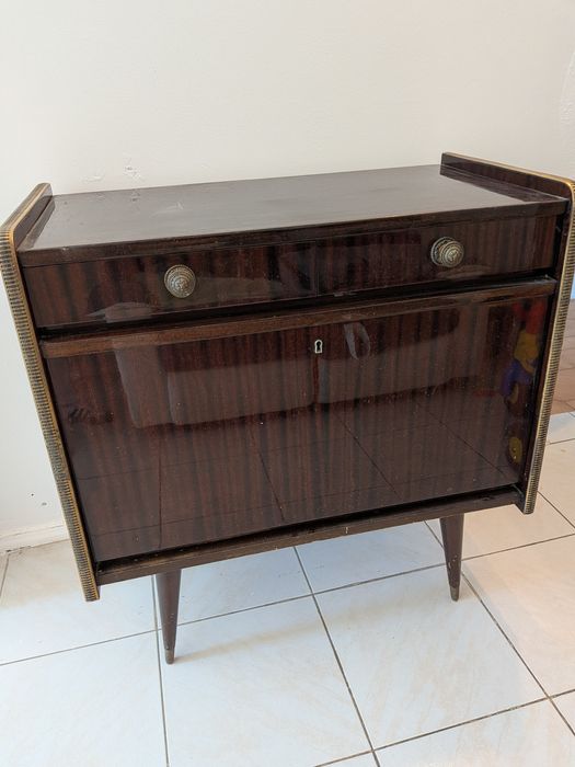 Móvel antigo com fechadura Bar / TV