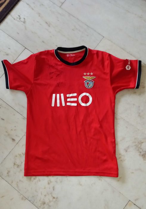 Camisola autograda pir antigo jogador Benfica Lima