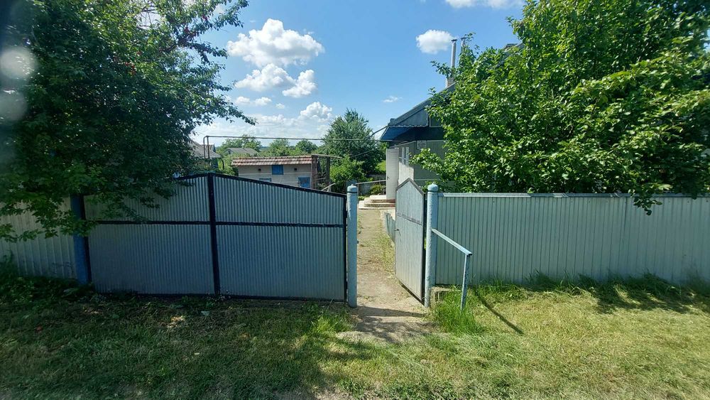 Пропонуємо до продажу будинок у затишному селі Борівці на вулиці Шевченка 6.