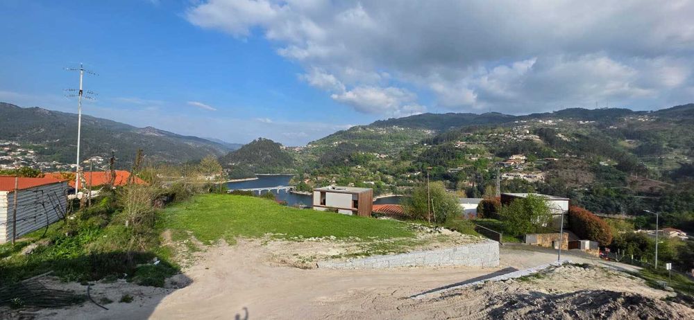 Terreno Urbano em Rio Caldo,  Gerês, c/ Projeto Aprovado