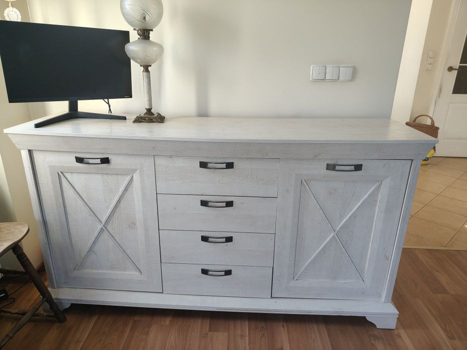 Komplet mebli w stylu prowansalskim