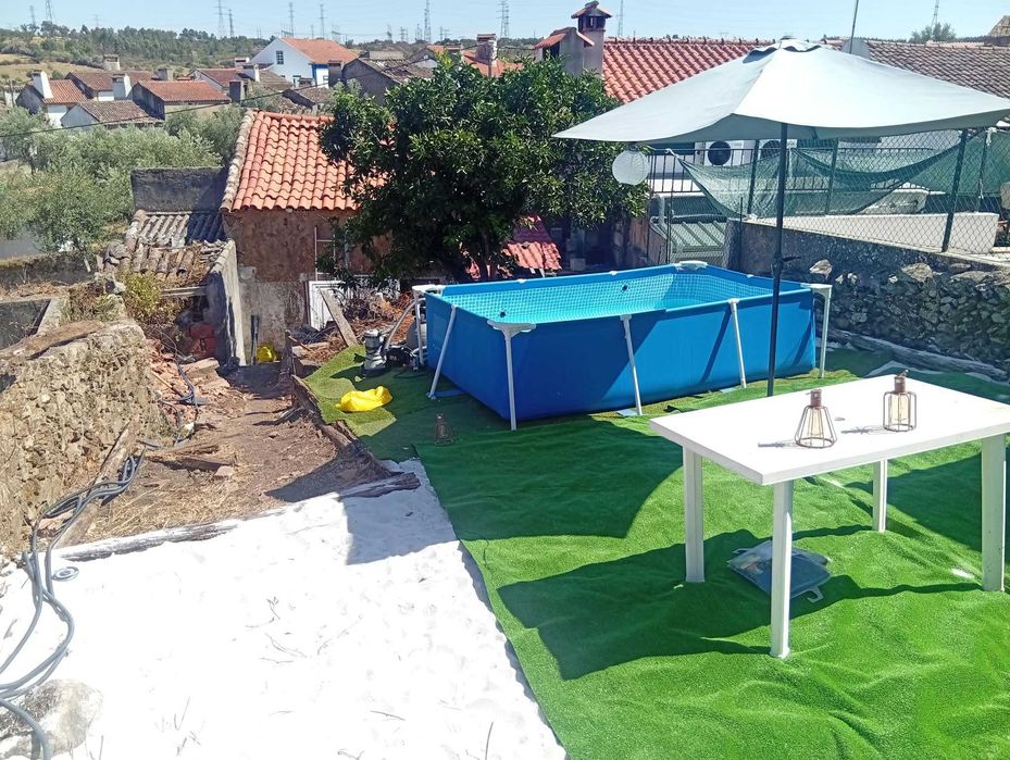 Casa de aldeia à venda com terreno