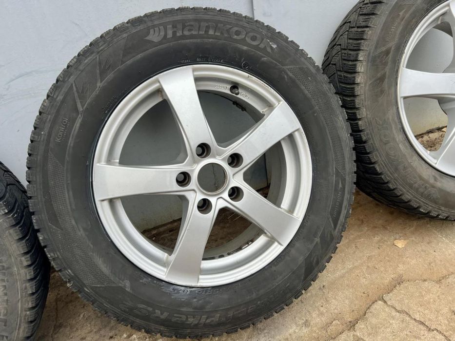 Продам резину з дисками 215/65r16
