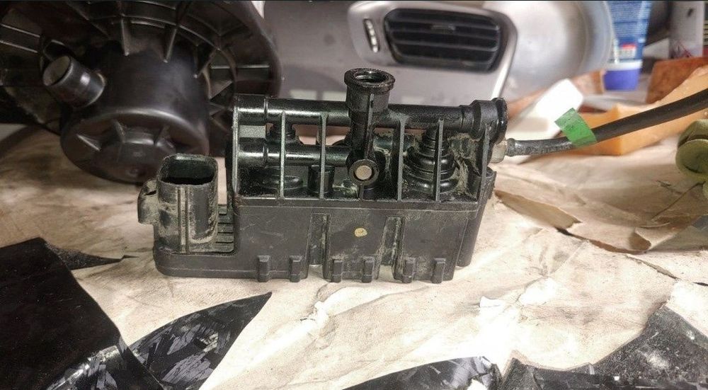 Блок клапанов Range Rover L320 322 Ленд Ровер Спорт клапанів распредел