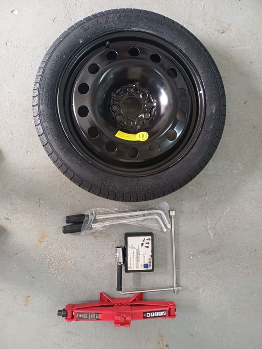 Pneu suplente Mercedes