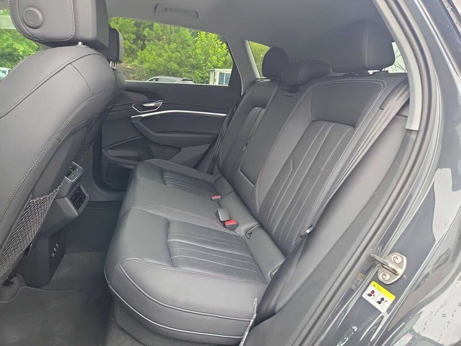 Audi E-Tron      2019