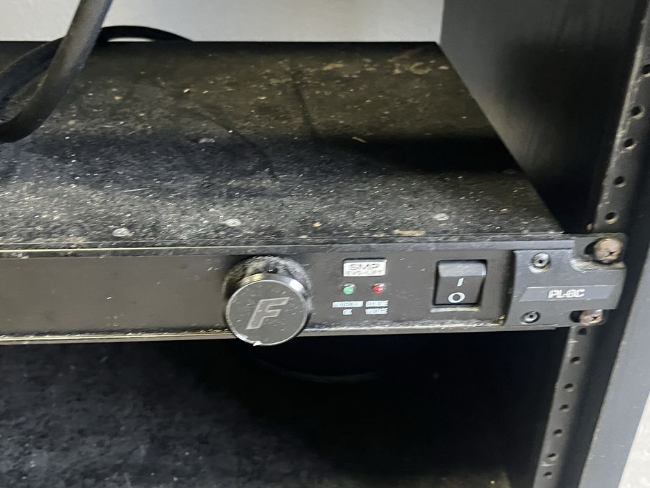 Rack de material de som