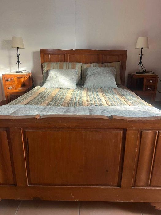 Mobilia de quarto vintage e elegante em ótimas condições