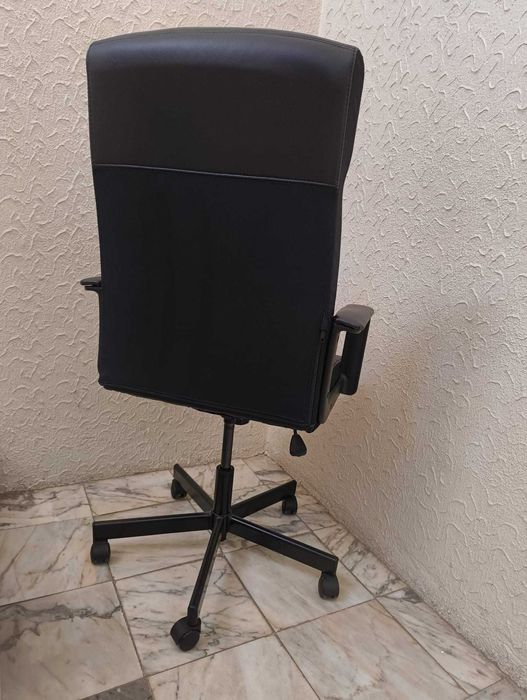 Cadeira de escritório Ikea MILLBERGET preta