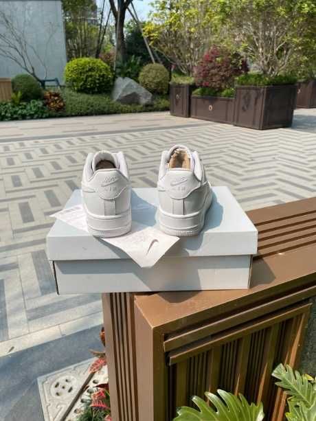 Buty Nike Air Force 1 Low '07 White R.41