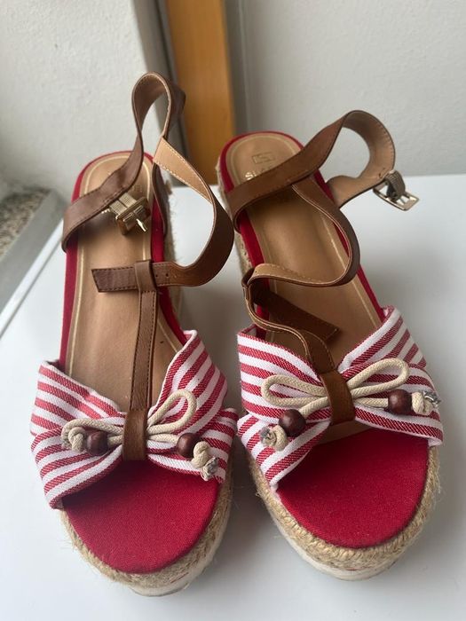Sapatos vermelhos