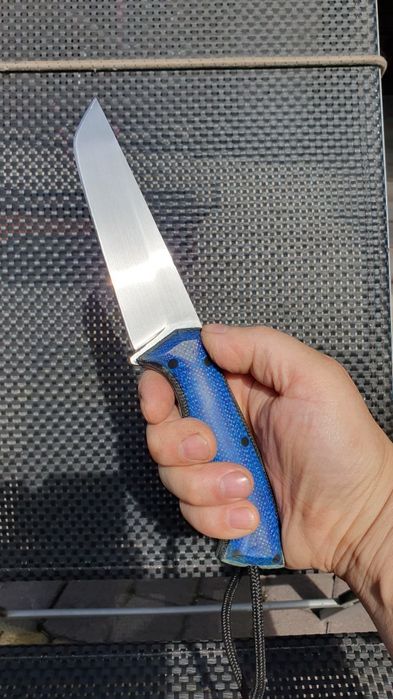 Nóż ręcznie robiony z pochewką granatowy