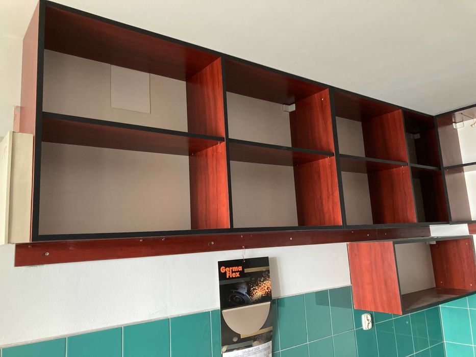 Regały z płyty MDF laminowane, wzór drewno strukturalne, machoń