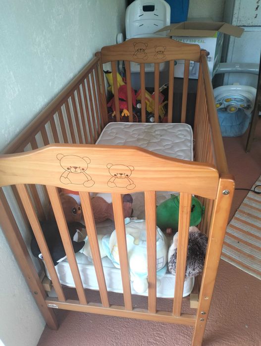 Vendo berço de bebé com ou sem colchão...